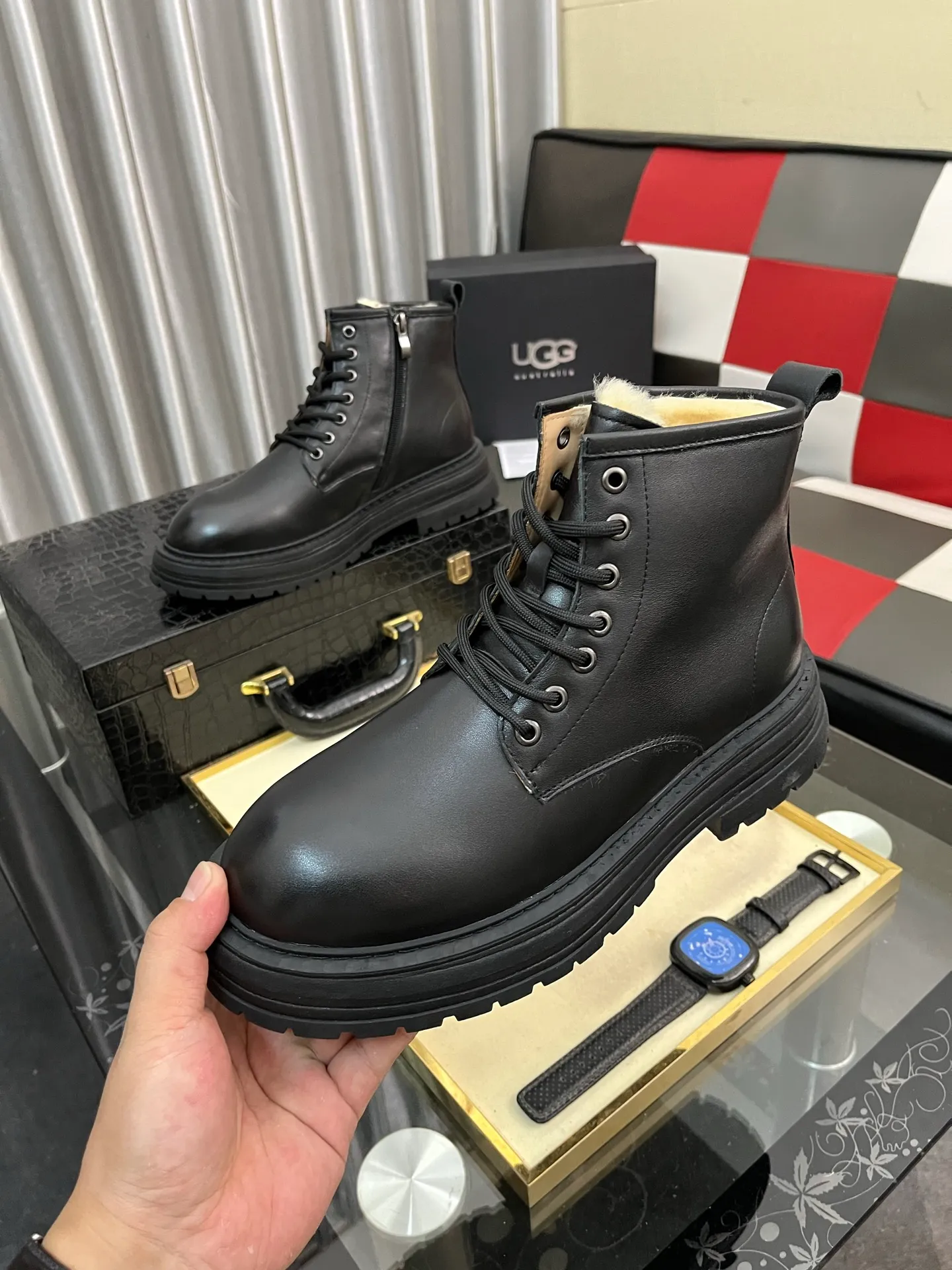 Men's Men's Shoes 💰660⌚️⌚️New UGG fur-integrated men's simple and fashionable snow shoes. The most worth buying at the end of this year are warm casual shoes. Whether you are out and about at home, their comfortable and warm performance will be your most suitable fashion companion! The material is cowhide upper and imported wool is used inside. Two layers of cowhide for warmth and comfort! The eva+ rubber patch outsole is cushioned, wear-resistant, and has good elasticity. It is light and wear-resistant, comfortable and soft, and the new simple cut is more fashionable. It has both practicality and fashion sense, so you no longer have to worry about how to match it in winter, while still maintaining fashionable taste. High-quality genuine wool produced in Dongguan. The material depends on the details! Size: 38-39-40-41-42-43-44-45